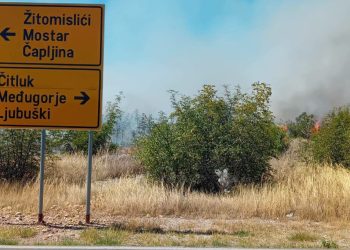 Požar kod Čitluka, vatra se širi prema kućama