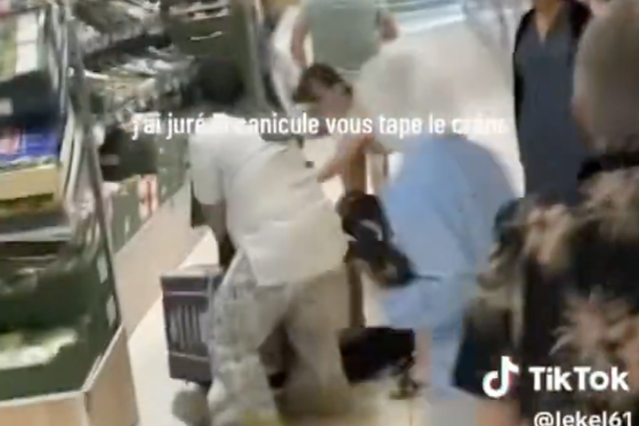 (VIDEO) Kaos u Lidlovim trgovinama: Ljudi se tuku za klima uređaje (VIDEO) Kaos u Lidlovim trgovinama: Ljudi se tuku za klima uređaje