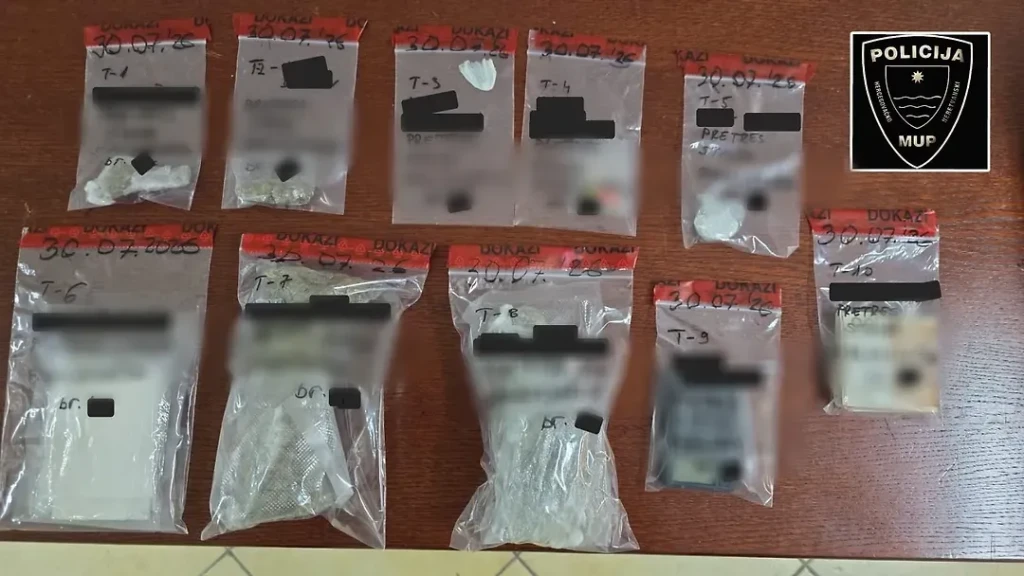 Pretres stana u Mostaru: Policija zaplijenila drogu, vagu i novac, uhićen 39-godišnjak Pretres stana u Mostaru: Policija zaplijenila drogu, vagu i novac, uhićen 39-godišnjak