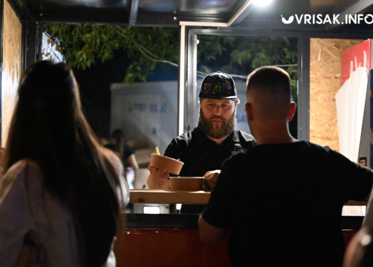 Prljavo kazalište rasplesalo Široki Brijeg na otvorenju Street Food Festa