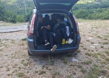 Spriječeno krijumčarenje 12 migranata kod Gruda i Livna, uhićene četiri osobe