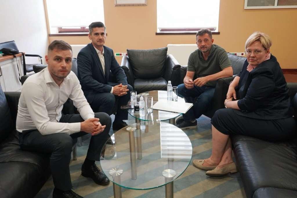 Mostar bus kupuje plinske autobuse, potpisan ugovor vrijedan 2,2 milijuna KM Mostar bus kupuje plinske autobuse, potpisan ugovor vrijedan 2,2 milijuna KM