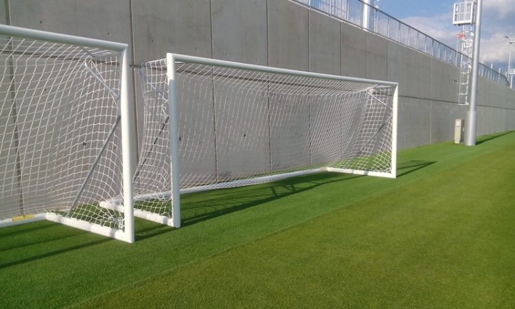 Tragedija: 19-godišnjakinji nogometni gol pao na glavu, bore joj se za život