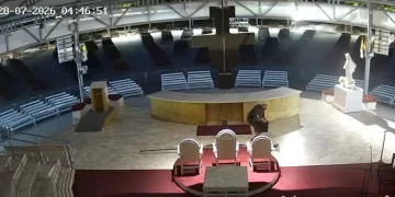 (VIDEO) Policija obavlja očevid: Kamera snimila muškarca kako pali vanjski oltar u Međugorju