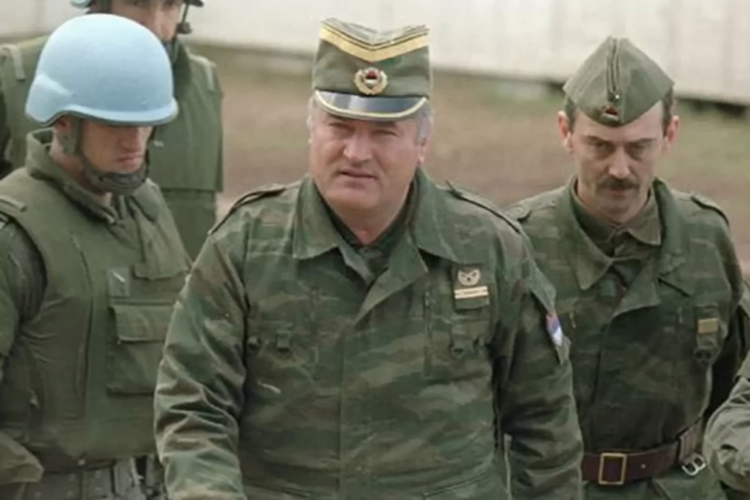 Ovo je jedna od najokrutnijih snimki ratnog zločinca Mladića: “Tuci Velešiće i Pofaliće…!”