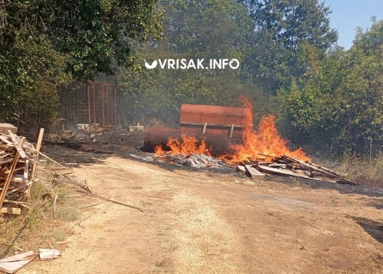 Požar u Širokom Brijegu: Vatra se približila objektima između Trna i Dobrkovića, vatrogasci na terenu