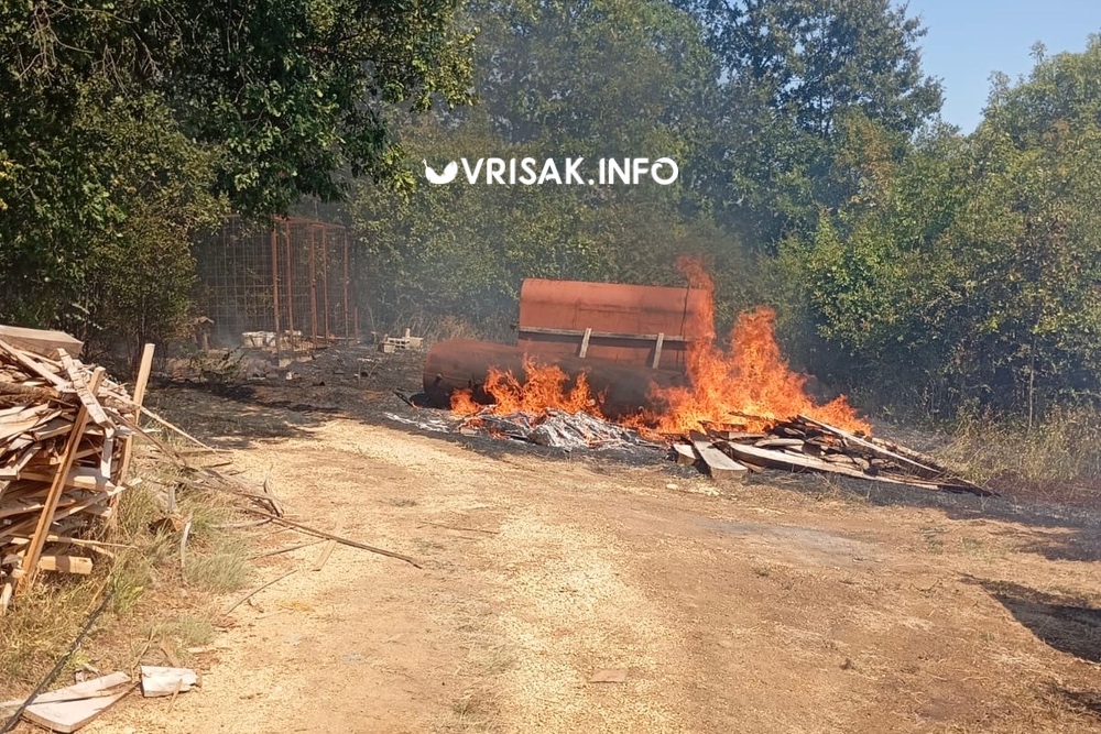 Požar u Širokom Brijegu: Vatra se približila objektima između Trna i Dobrkovića, vatrogasci na terenu Požar u Širokom Brijegu: Vatra se približila objektima između Trna i Dobrkovića, vatrogasci na terenu
