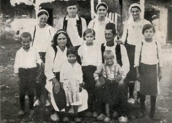 Pogled u prošlost Širokog Brijega: Obitelj iz Mokrog s devetero djece na fotografiji iz 1937. godine