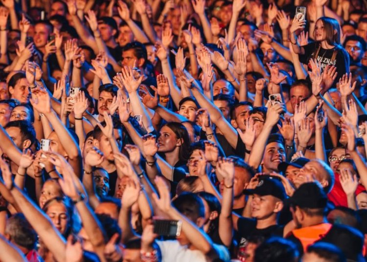 Spektakl u Imostskom: Thompson pred 20.000 ljudi, a prizor iz „VIP lože“ hit je večeri