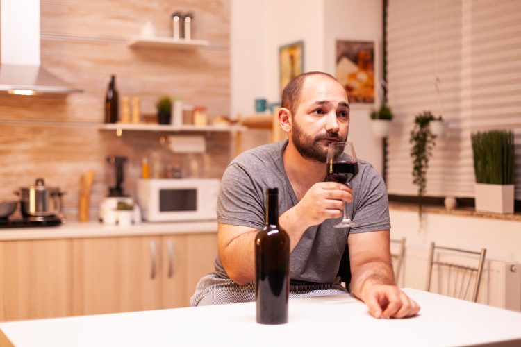 Što se događa s mozgom kada prestanemo piti alkohol? Znanstvenici otkrili da oporavak ipak postoji