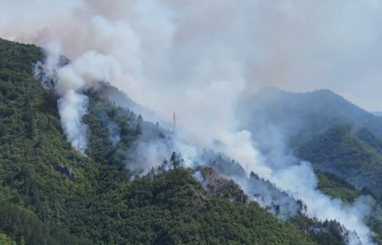 Aktivan požar kod Konjica, u gašenju sudjelovali Air Tractor i helikopter OS-a BiH