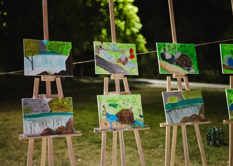 Široki Brijeg: Završnom izložbom 52 djece predstavilo radove nastale na „Ljetu kreativnog stvaranja“