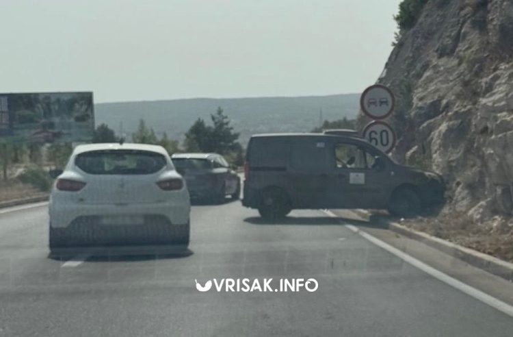 Gužve na pravcu Mostar – Široki Brijeg: Vozilo sletjelo s ceste u Međinama