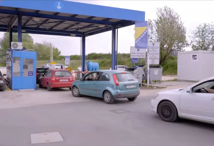 Na graničnom prijelazu u Hercegovini vozači preskaču kilometarske kolone: Dolazi do tučnjava