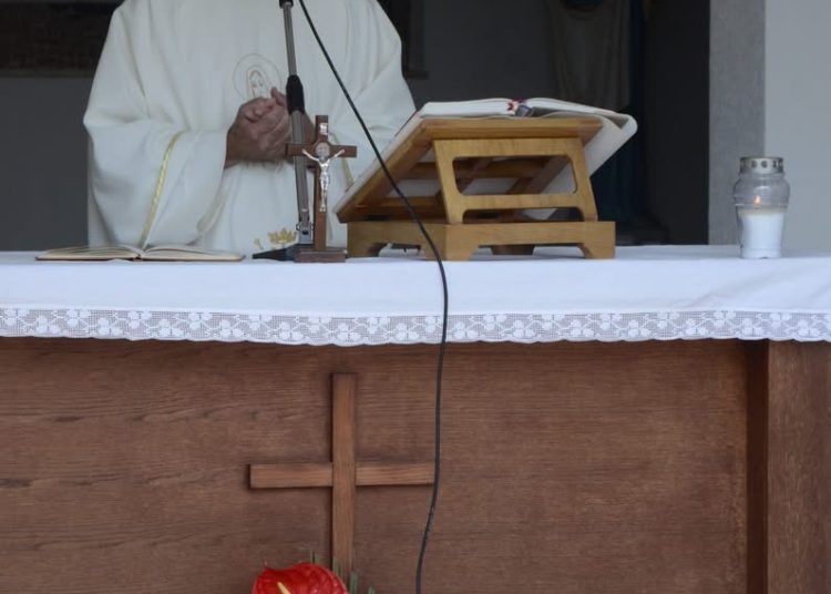 Crne Lokve čuvaju uspomenu: Misa, blagoslov križa i okupljanje Crnolokvana iz svih krajeva svijeta