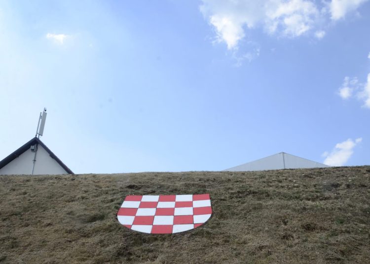 Crne Lokve čuvaju uspomenu: Misa, blagoslov križa i okupljanje Crnolokvana iz svih krajeva svijeta