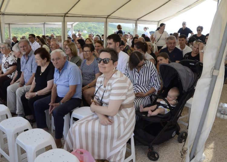 Crne Lokve čuvaju uspomenu: Misa, blagoslov križa i okupljanje Crnolokvana iz svih krajeva svijeta