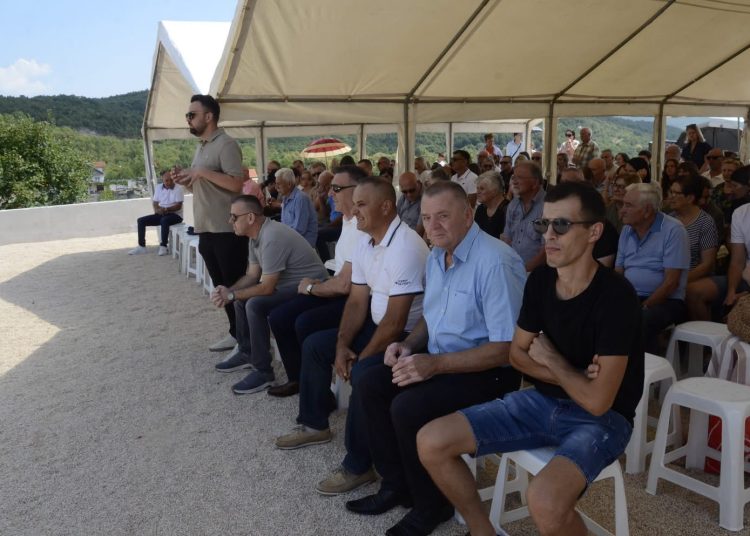 Crne Lokve čuvaju uspomenu: Misa, blagoslov križa i okupljanje Crnolokvana iz svih krajeva svijeta