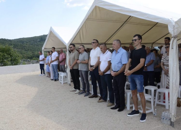 Crne Lokve čuvaju uspomenu: Misa, blagoslov križa i okupljanje Crnolokvana iz svih krajeva svijeta