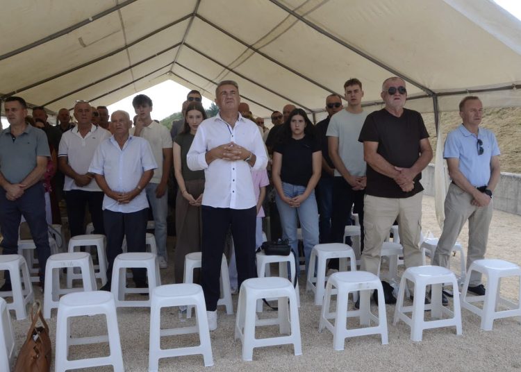 Crne Lokve čuvaju uspomenu: Misa, blagoslov križa i okupljanje Crnolokvana iz svih krajeva svijeta