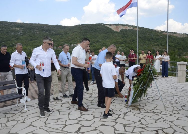 Crne Lokve čuvaju uspomenu: Misa, blagoslov križa i okupljanje Crnolokvana iz svih krajeva svijeta