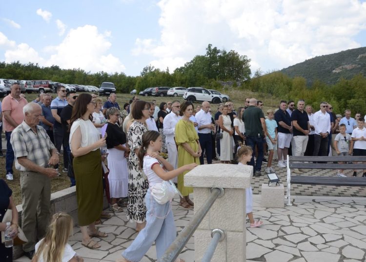 Crne Lokve čuvaju uspomenu: Misa, blagoslov križa i okupljanje Crnolokvana iz svih krajeva svijeta