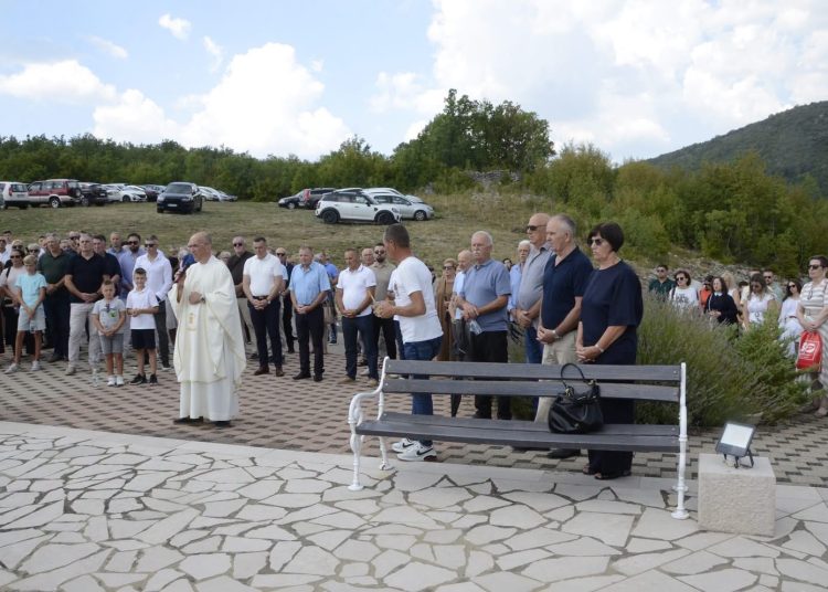 Crne Lokve čuvaju uspomenu: Misa, blagoslov križa i okupljanje Crnolokvana iz svih krajeva svijeta