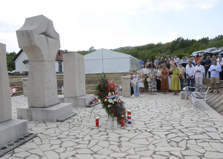 Crne Lokve čuvaju uspomenu: Misa, blagoslov križa i okupljanje Crnolokvana iz svih krajeva svijeta