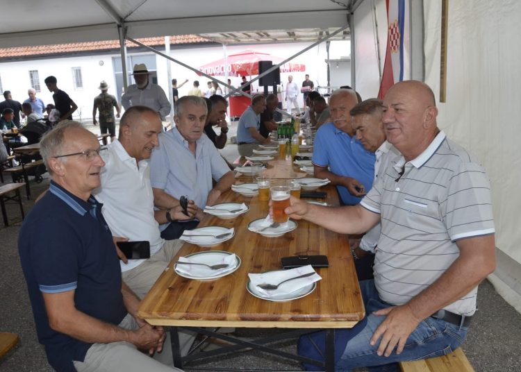 Crne Lokve čuvaju uspomenu: Misa, blagoslov križa i okupljanje Crnolokvana iz svih krajeva svijeta