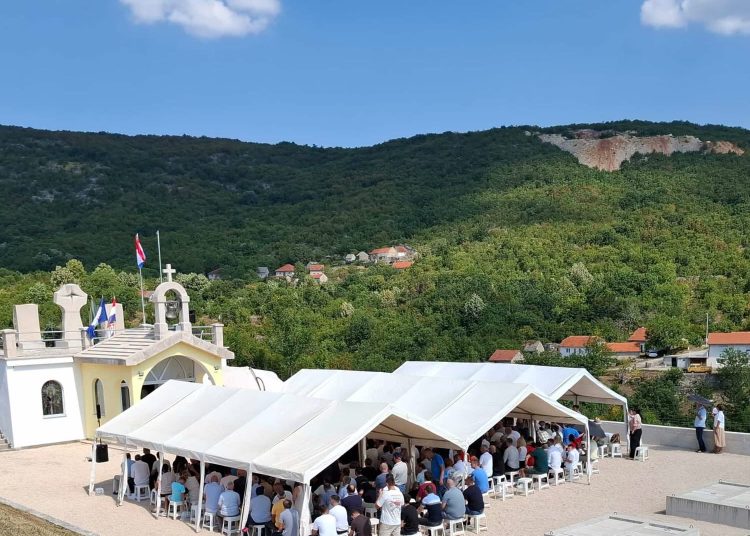 Crne Lokve čuvaju uspomenu: Misa, blagoslov križa i okupljanje Crnolokvana iz svih krajeva svijeta