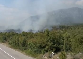 Požar između Širokog Brijega i Čitluka Cesta zatvorena, na terenu vatrogasci iz više postrojbi