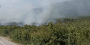 Požar između Širokog Brijega i Čitluka Cesta zatvorena, na terenu vatrogasci iz više postrojbi