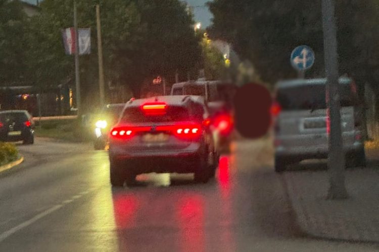 Prometna nezgoda u Ljubuškom: Automobil udario pješaka, promet usporen