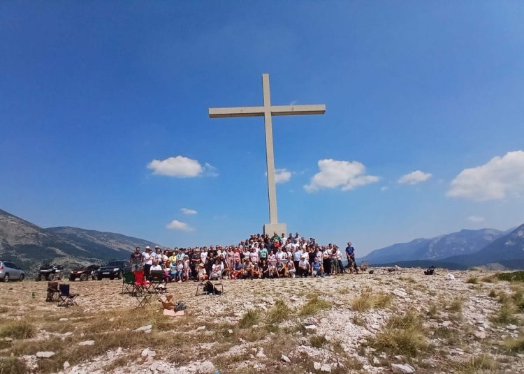 Na Borovoj glavi iznad Blidinjskog jezera proslavljena sveta misa, okupilo se 155 vjernika