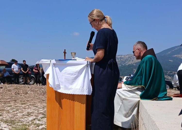 Na Borovoj glavi iznad Blidinjskog jezera proslavljena sveta misa, okupilo se 155 vjernika