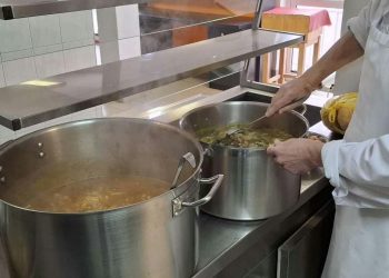 Mostarske javne kuhinje hrane stotine ljudi, među korisnicima su i maloljetna djeca