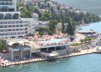 Neum prepun gostiju u srcu sezone, traže se održiva rješenja