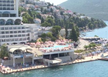 Neum prepun gostiju u srcu sezone, traže se održiva rješenja