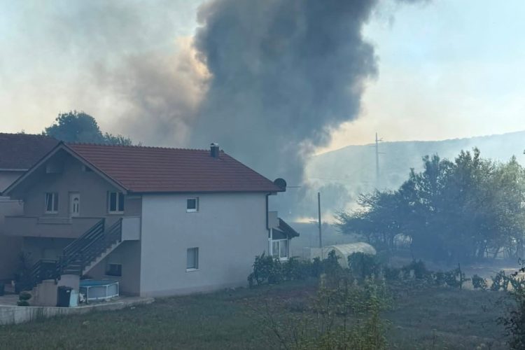 Novi požar u Grudama, približio se kućama