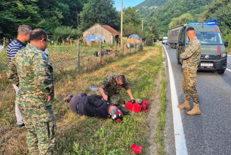 Pripadnici Oružanih snaga BiH pošli na zadatak pa pomogli ozlijeđenom u teškoj nesreći