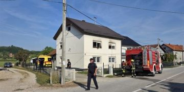 Tragedija u Hrvatskoj: U požaru obiteljske kuće poginuli otac i dvoje djece, susjedi čuli pucnjeve