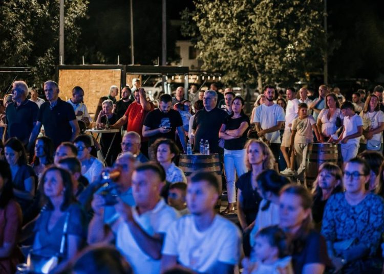 Široki Brijeg: Ugodna ljetna večer uz zvuke klapske pjesme