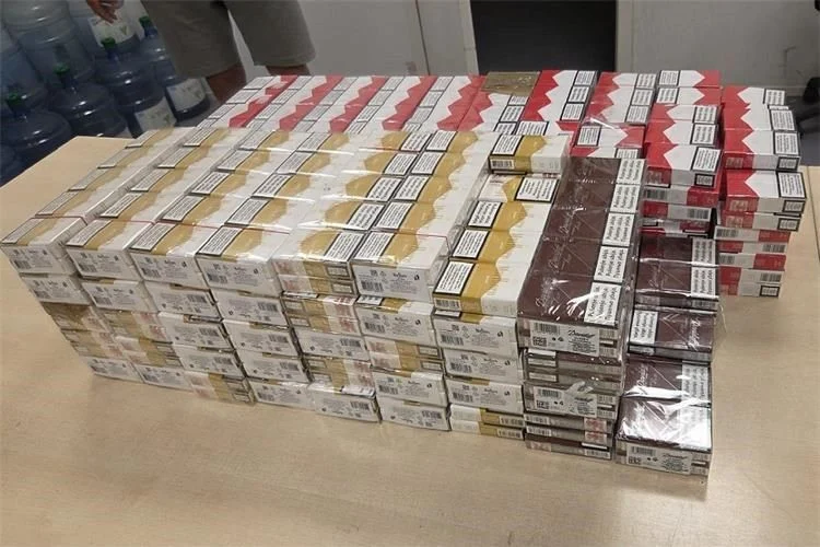 Na Vinjanima Gornjim pronađeno 16.100 skrivenih cigareta, vozač kažnjen s 19.000 eura