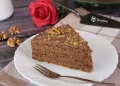 Recept za starinsku čokoladnu slasticu s orasima koja osvaja na prvi zalogaj