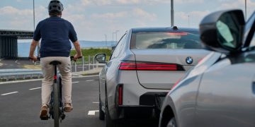 BMW uvodi tehnologiju koja može spriječiti otvaranje vrata pred biciklistima