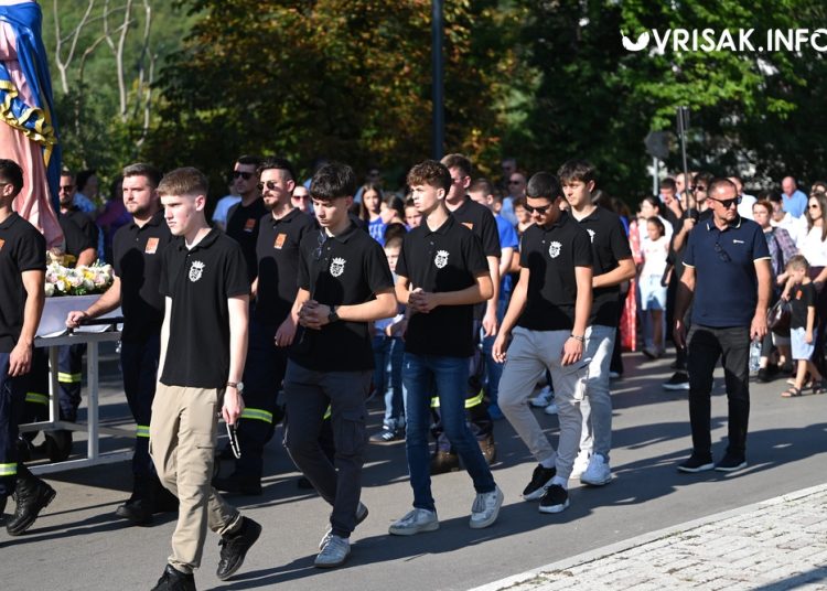 Mnoštvo hodočasnika na tradicionalnoj procesiji uoči Velike Gospe u Širokom Brijegu