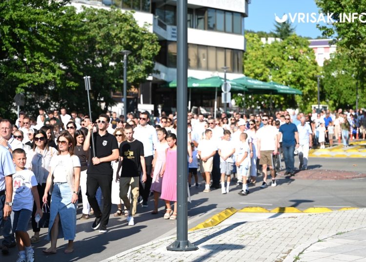 Mnoštvo hodočasnika na tradicionalnoj procesiji uoči Velike Gospe u Širokom Brijegu