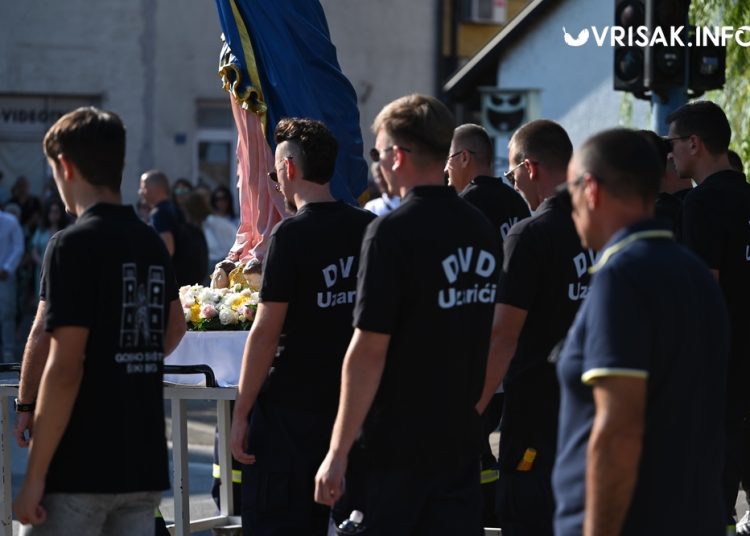 Mnoštvo hodočasnika na tradicionalnoj procesiji uoči Velike Gospe u Širokom Brijegu