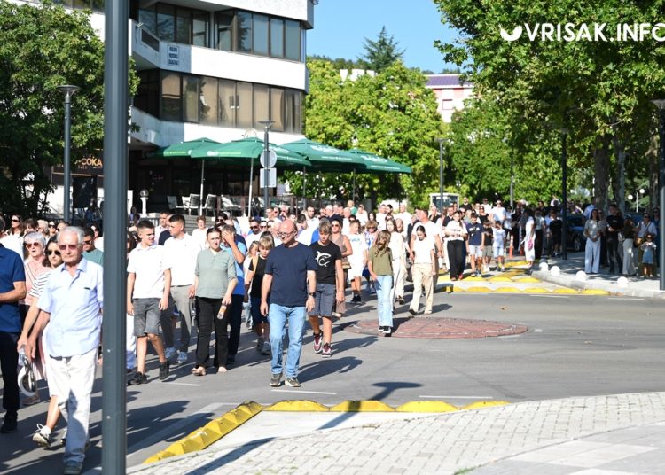 Mnoštvo hodočasnika na tradicionalnoj procesiji uoči Velike Gospe u Širokom Brijegu