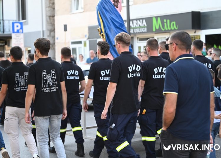 Mnoštvo hodočasnika na tradicionalnoj procesiji uoči Velike Gospe u Širokom Brijegu
